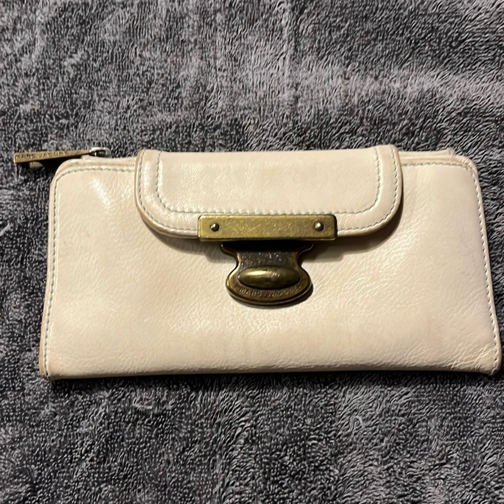 Marc Jacobs cream wallet